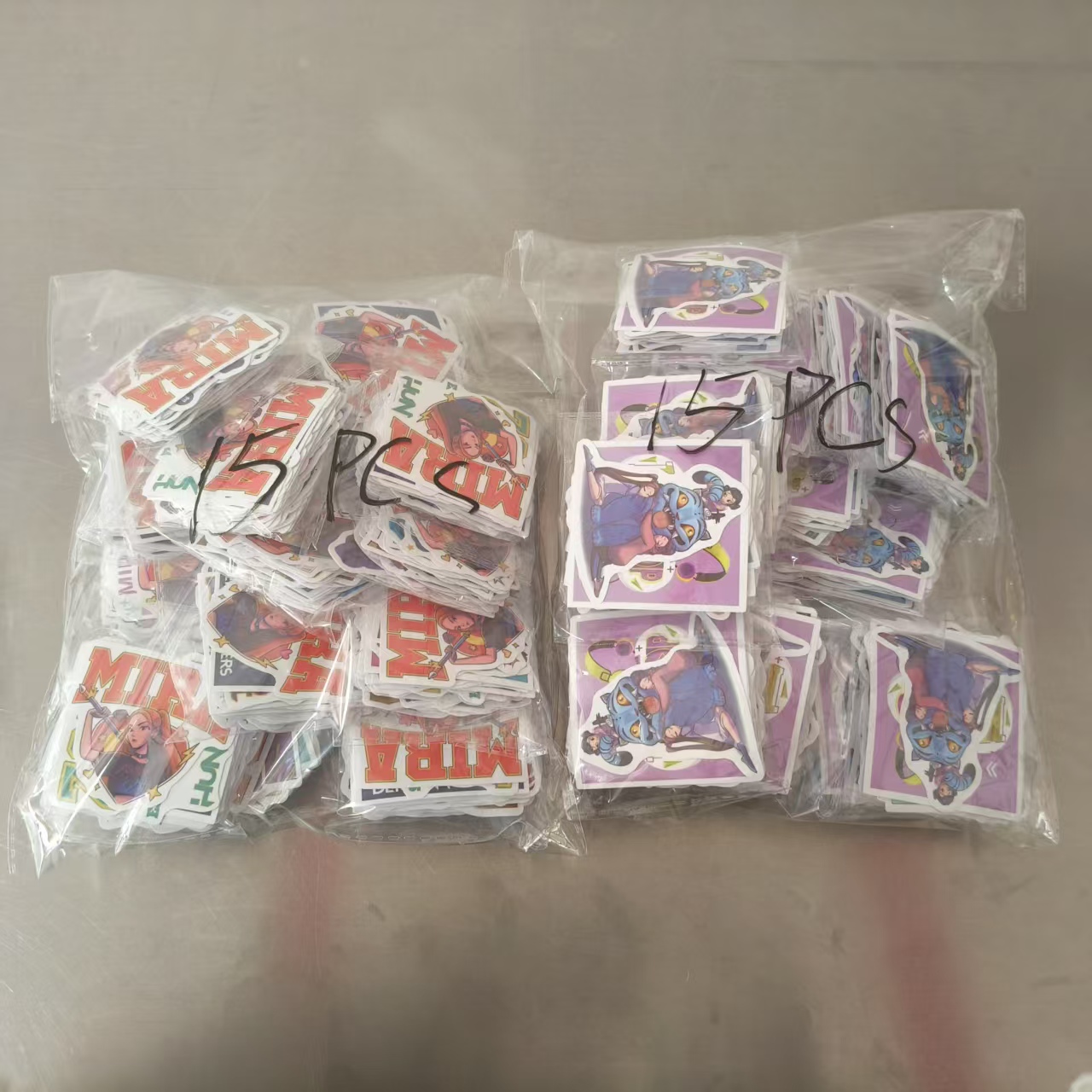 Kumpulan stiker sing dipotong saka jojo wis dikirim