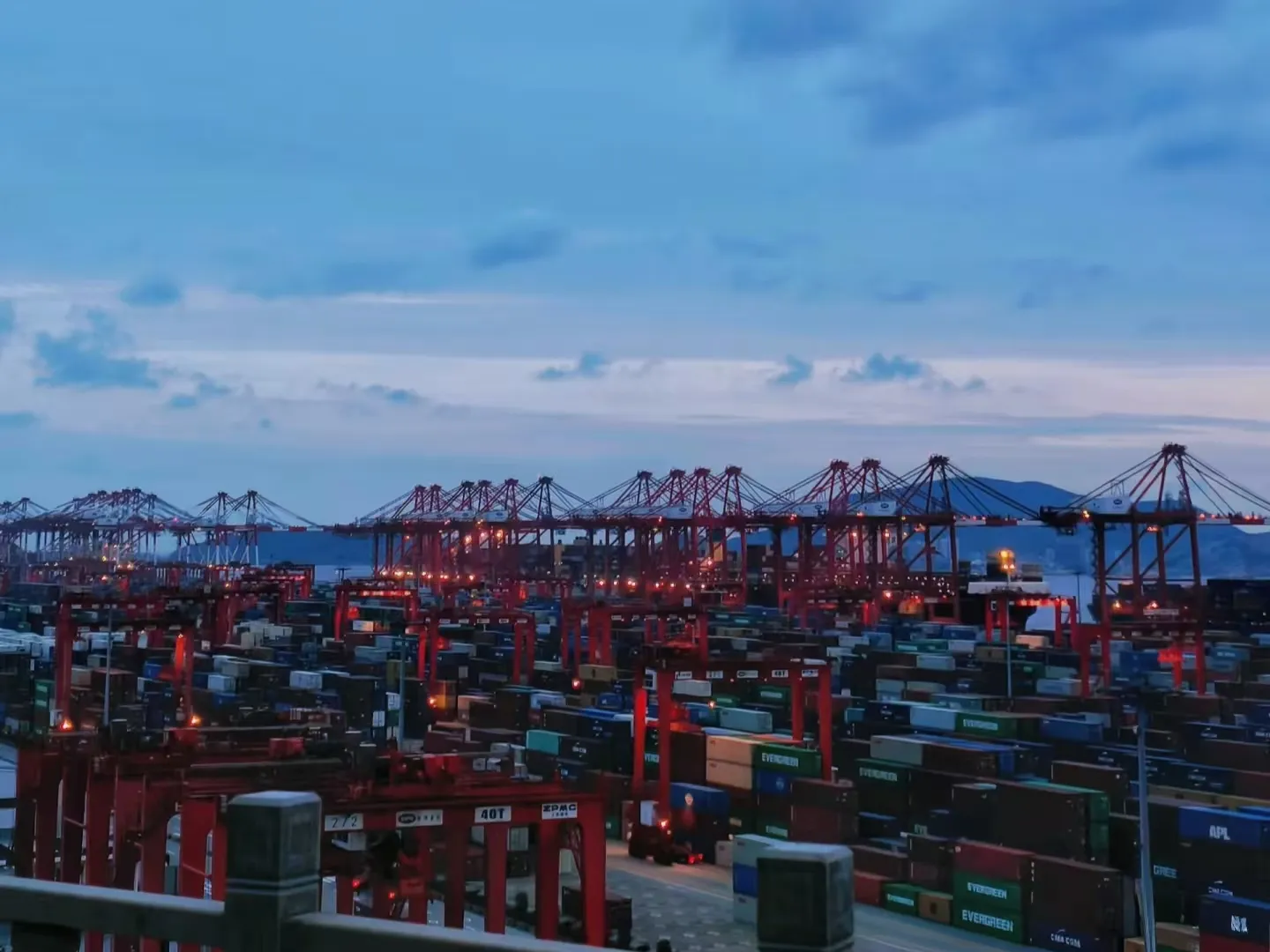 Nilai total perdagangan impor lan ekspor China tekan 41,21 triliun yuan.