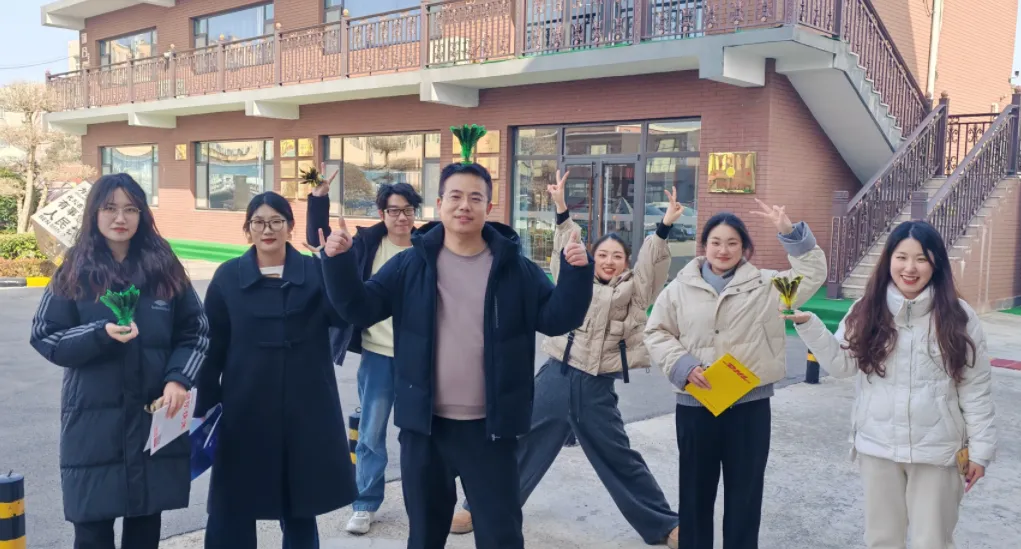 Istirahat Nedha awan Singkat Nggawe Energi Kantor kanthi Shuttlecock Fun