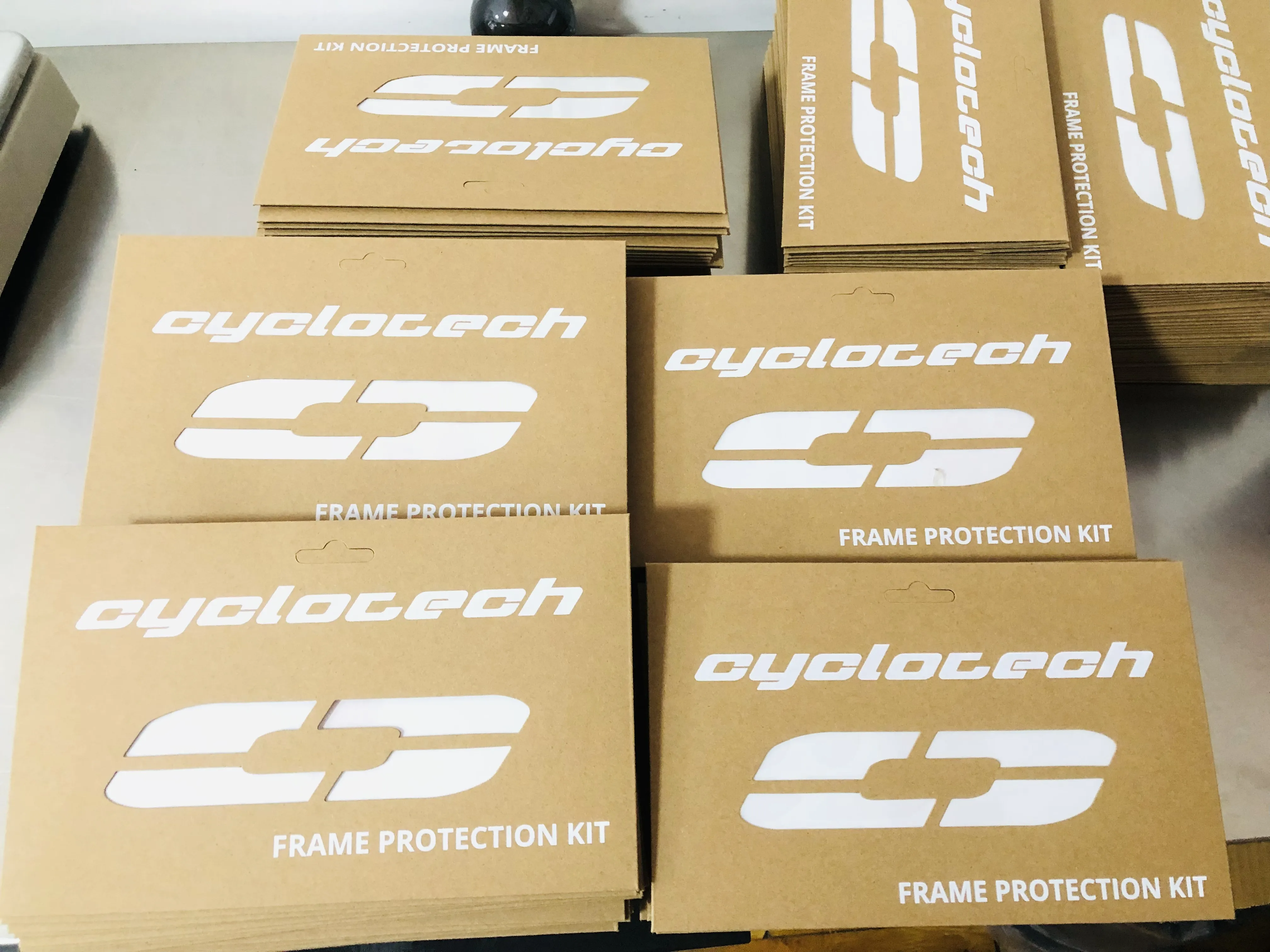 Stiker bingkai sepeda saiki dikirim menyang Walanda